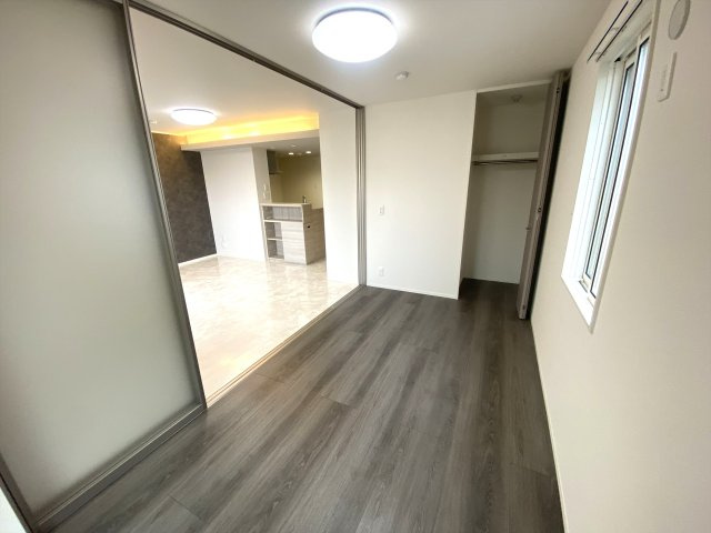 プレミア西条中央Ｂ棟の洋室