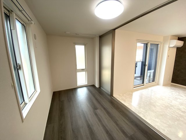 プレミア西条中央Ｂ棟の洋室