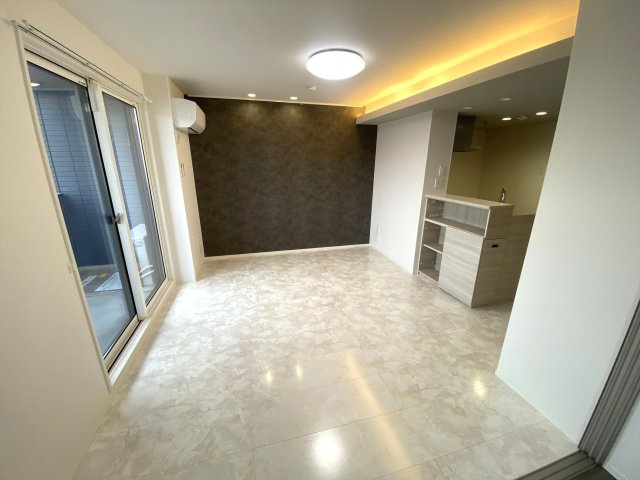 プレミア西条中央Ｂ棟の居間・リビング