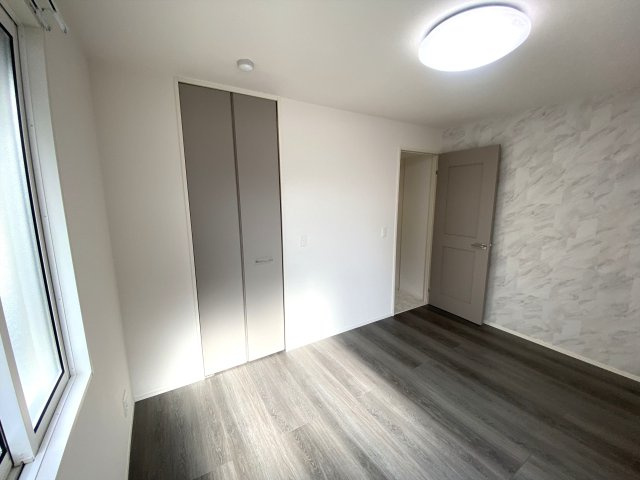 プレミア西条中央Ｂ棟の洋室