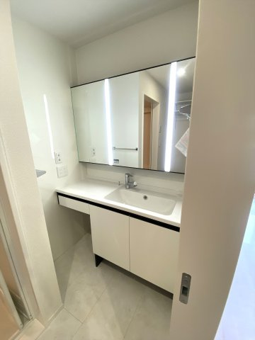 プレミア西条中央Ｂ棟の独立洗面台