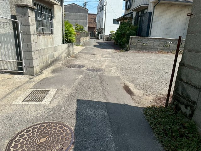 泉池町　売土地の前面道路含む現地写真