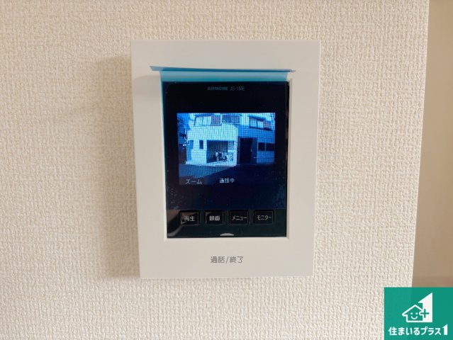 枚方市甲斐田新町　新築一戸建ての防犯設備|カラーモニターインターホン！声だけでなく来訪者の姿や顔がモニターで確認できるので、小さなお子様がいらっしゃるご家庭でも安心できます！