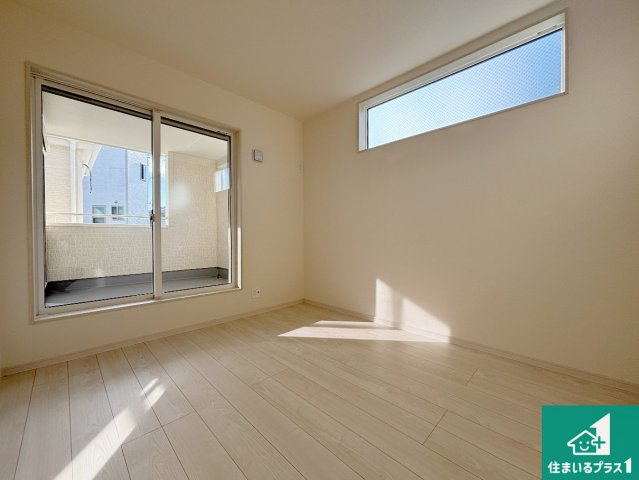 枚方市甲斐田新町　新築一戸建ての洋室|シンプルな洋室は、自分好みのインテリアが楽しめます♪ご家族とインテリアや家具を選びに行くのは新築購入時の醍醐味の一つです。ぜひお楽しみください♪