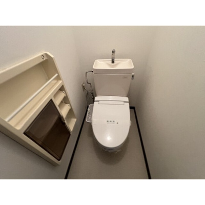 【トイレ】 | シャトルハイツB | 落ち着いた色調のトイレです