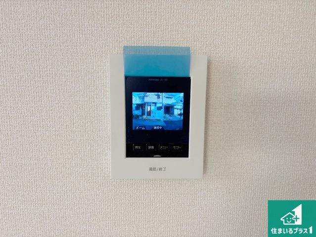 枚方市甲斐田新町　新築一戸建ての防犯設備|カラーモニターインターホン！声だけでなく来訪者の姿や顔がモニターで確認できるので、小さなお子様がいらっしゃるご家庭でも安心できます！