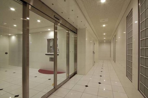 ガーラ・ステーション新宿御苑前のロビー