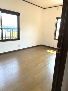 西岐波中古住宅の洋室|使い勝手のいい洋室です