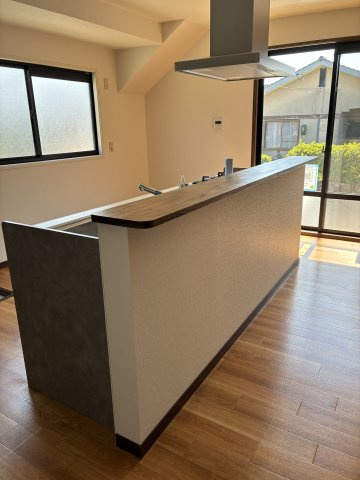 西岐波中古住宅のキッチン|コンパクトなキッチンで掃除もラクラク