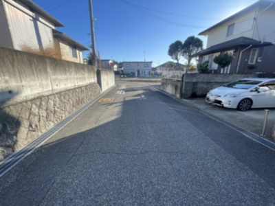 【前面道路含む現地写真】 | 真岡市大谷台町4SLDK中古住宅
