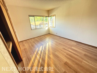 【洋室】 | 川西市けやき坂１丁目中古戸建 | 2階洋室です♪たいへん明るい室内です！！ぜひ現地でご確認ください！！
