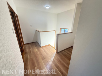 【内装】 | 川西市けやき坂１丁目中古戸建 | 2階廊下部分です♪開放感がございます！！