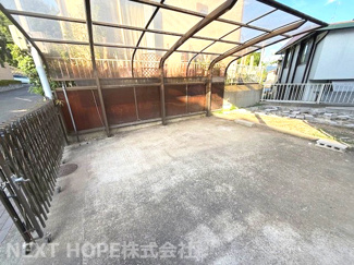 【駐車場】 | 川西市けやき坂１丁目中古戸建 | カーポート付きです♪大切な自動車を守ってくれます！！