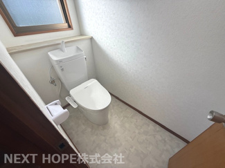 【トイレ】 | 川西市けやき坂１丁目中古戸建 | トイレは1階・2階に設けられております♪新品で気持ちよくご入居していただけます！！