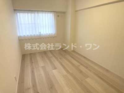 【洋室】 | 向陽ハイツB棟 | 約5.7帖の洋室