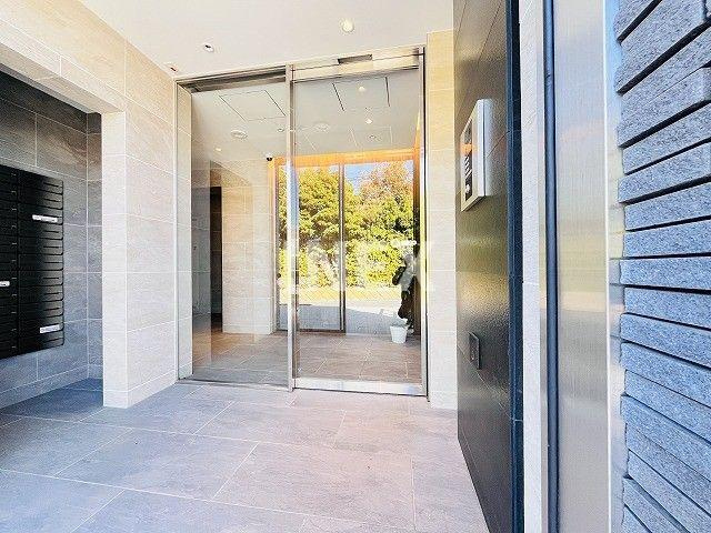 海老名市大谷南４丁目の賃貸マンションのエントランス