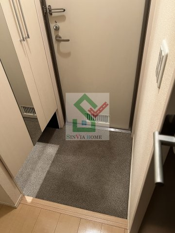 メゾンサカエの玄関