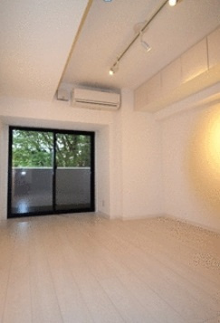 【居間・リビング】 | ブライズ方南町 | 8.5帖の洋室。