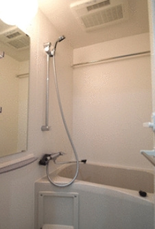 【浴室】 | ブライズ方南町 | 浴室乾燥機付きバス。