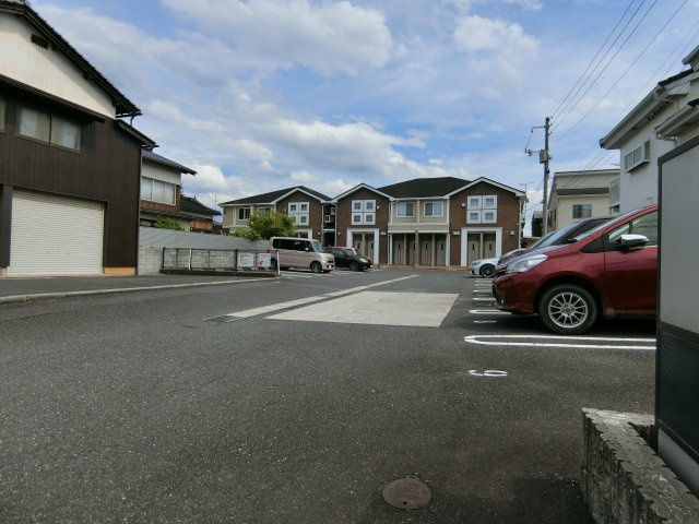 オリエント中島　Ａの駐車場