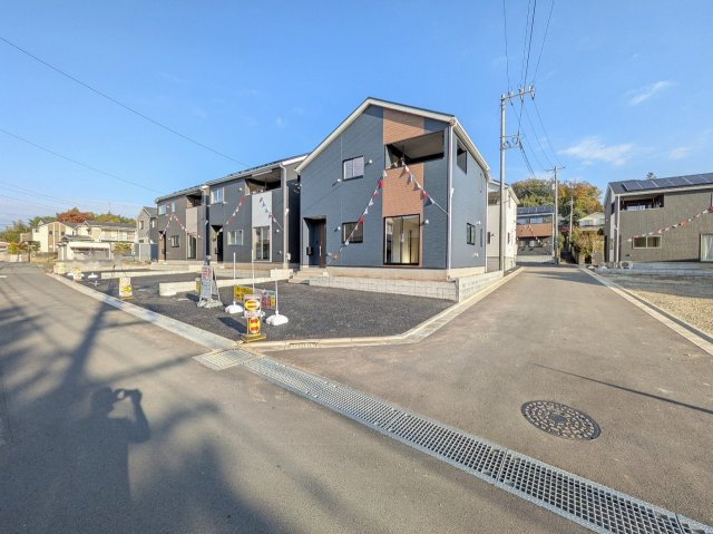 八王子市　川口町　新築一戸建て　８６期の前面道路含む現地写真|～南西6.69ｍ・南東5ｍ道路に面しています～