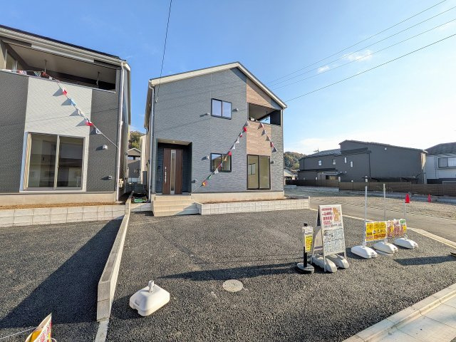 八王子市　川口町　新築一戸建て　８６期の駐車場|～並列4台駐車可能カースペース～