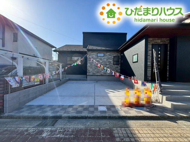 東松山市桜山台　新築一戸建て　ブルーミングガーデン　01の駐車場|並列駐車2台可能！
車の出し入れもスムーズ！
