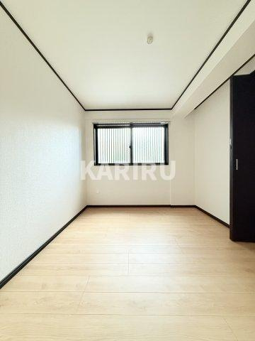 KOMOREBI西郷通の洋室