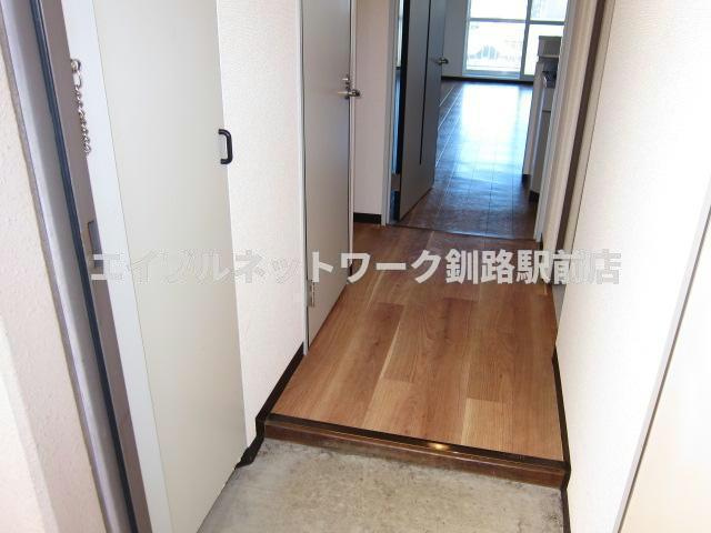 クレステージ若竹の玄関