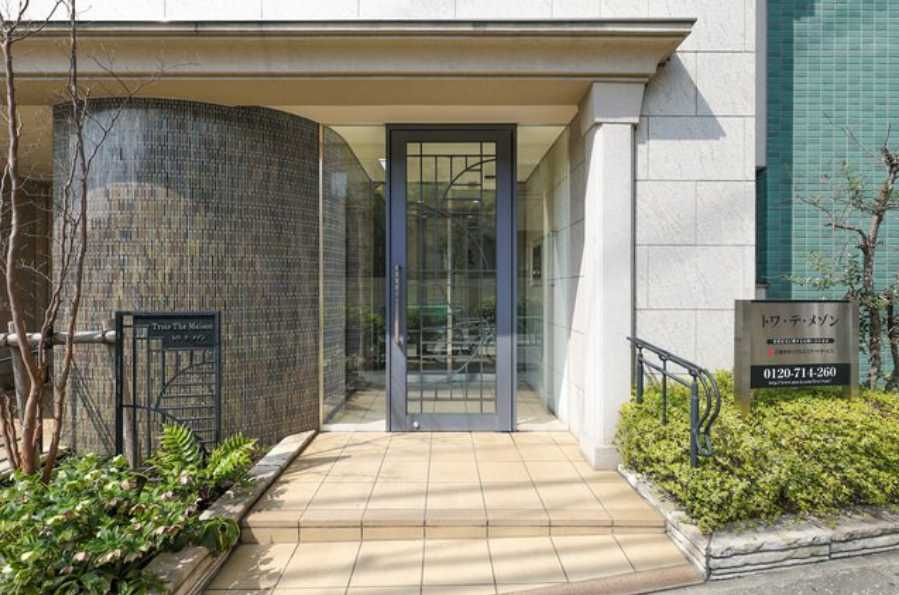 トワ・テ・メゾン　楽器相談　ペット相談　最上階角部屋のエントランス