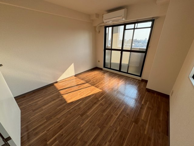 フローラルハイツ服部の居間・リビング