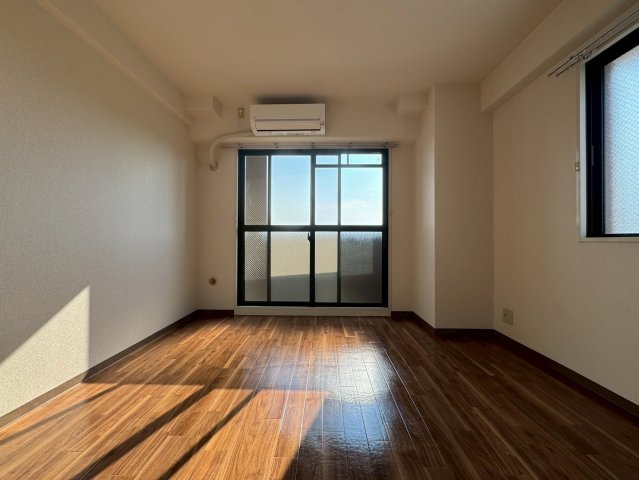 フローラルハイツ服部の居間・リビング