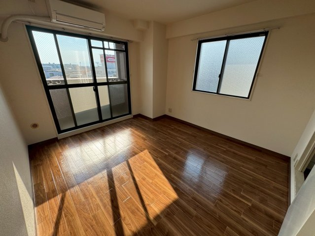 フローラルハイツ服部の居間・リビング