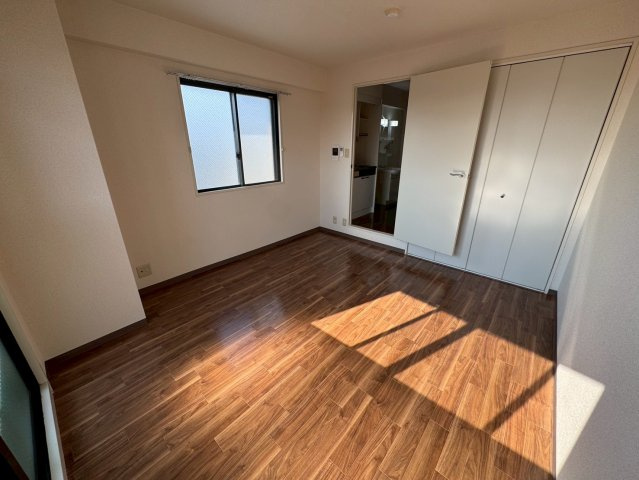 フローラルハイツ服部の居間・リビング