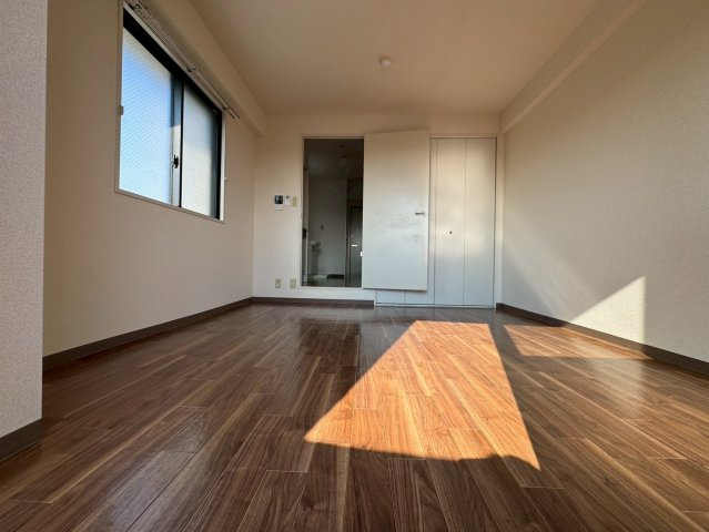 フローラルハイツ服部の居間・リビング