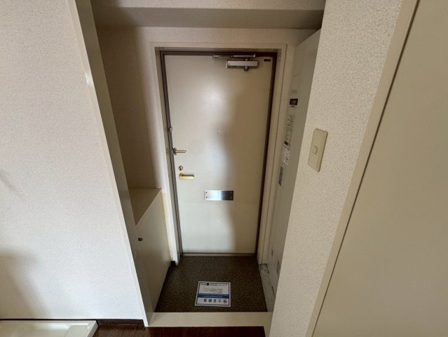 フローラルハイツ服部の玄関