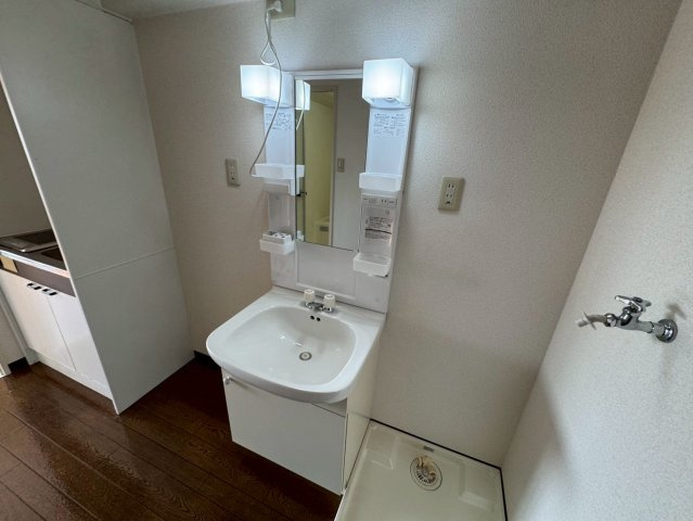 フローラルハイツ服部の独立洗面台