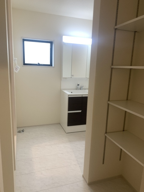 和光市中央2丁目　耐震×省エネ　長期優良住宅の独立洗面台