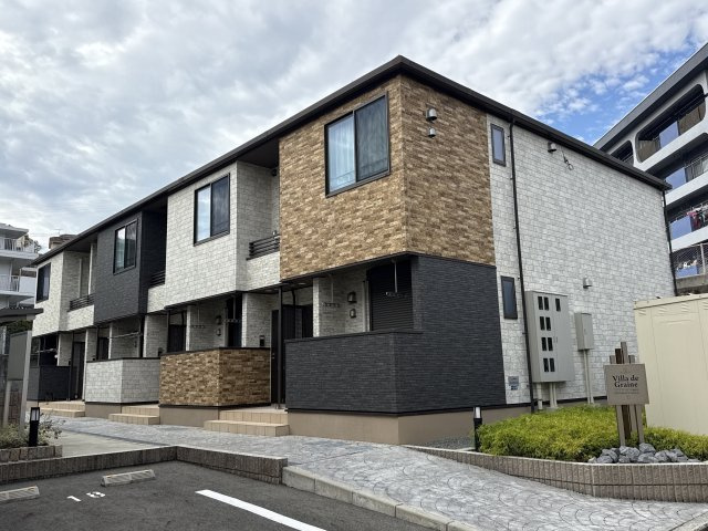 ヴィラ　ドゥ　グレーヌ梅ケ谷Ｅ