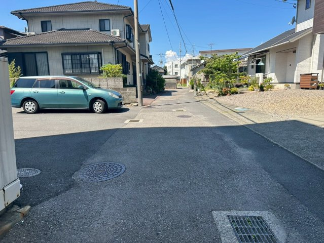 泉池町　売土地の前面道路含む現地写真