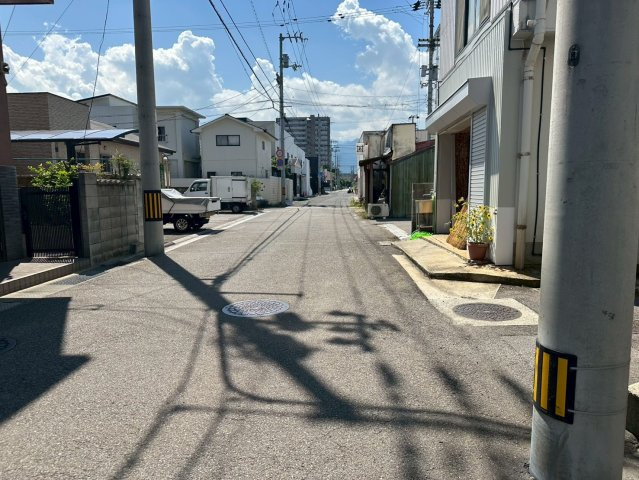泉池町　売土地の前面道路含む現地写真