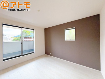 【寝室】 | 清水区三保　新築戸建　2号棟 | アクセントクロスが印象的なお部屋です。お気に入りの家具に囲まれてゆったり過ごしたいですね♪