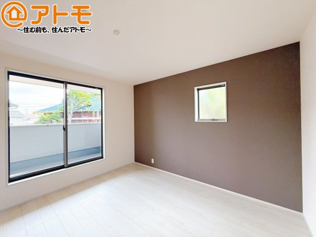 【寝室】 | 清水区三保　新築戸建　2号棟 | アクセントクロスが印象的なお部屋です。お気に入りの家具に囲まれてゆったり過ごしたいですね♪