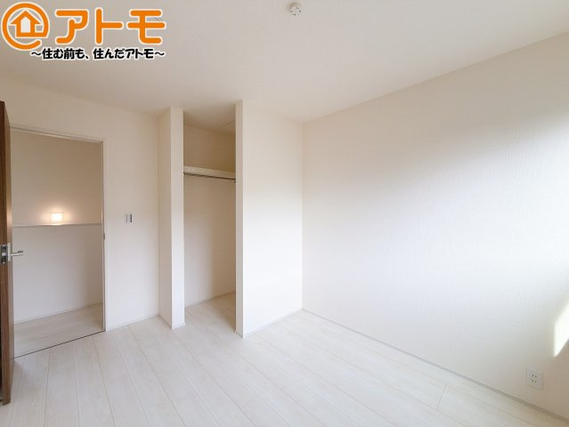 【寝室】 | 清水区三保　新築戸建　2号棟 | 収納スペースもしっかり確保したお部屋は、収納家具の数も減らせるのでお部屋を広く使えます！