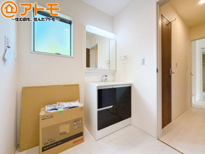 【独立洗面台】 | 清水区三保　新築戸建　2号棟 | シャワータイプの洗面台は、洗濯物の土汚れなどの予洗いもしやすいため、お子様のいるご家庭でも大活躍！