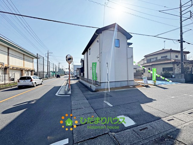 久喜市本町11期　新築一戸建て　リガーレの前面道路含む現地写真|道幅もゆとりがあり駐車しやすいです！