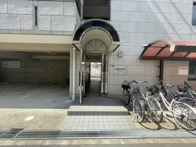 INOVE菱屋西のエントランス