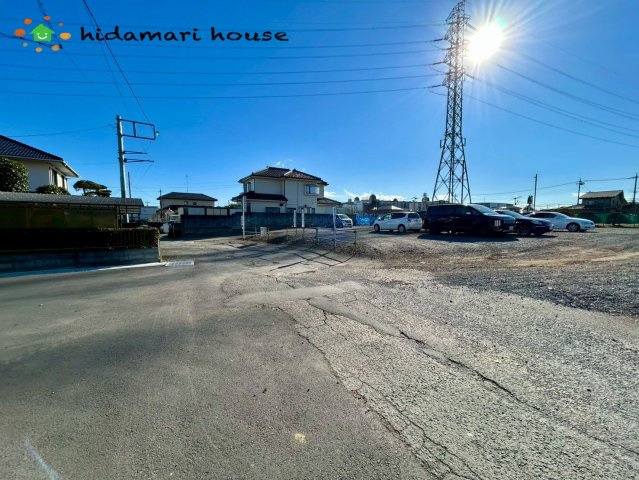 北本市二ツ家2丁目3期　新築戸建　ブルーミング01の前面道路含む現地写真