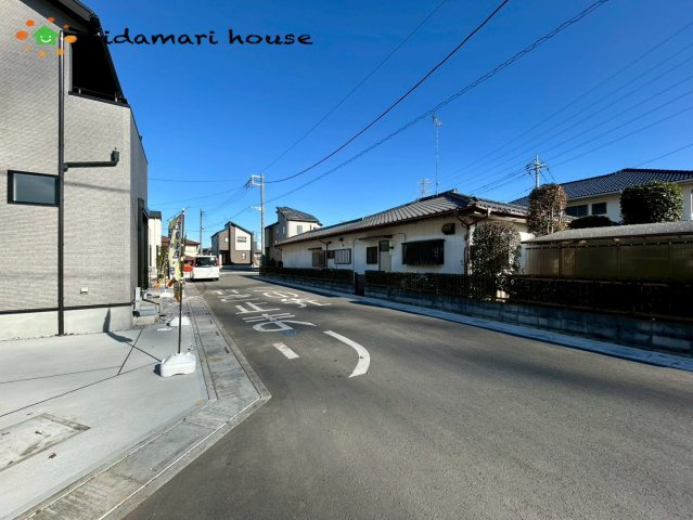 北本市二ツ家2丁目3期　新築戸建　ブルーミング01の前面道路含む現地写真