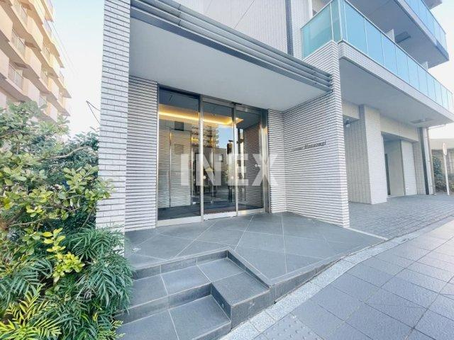 厚木市寿町１丁目の賃貸マンションのエントランス